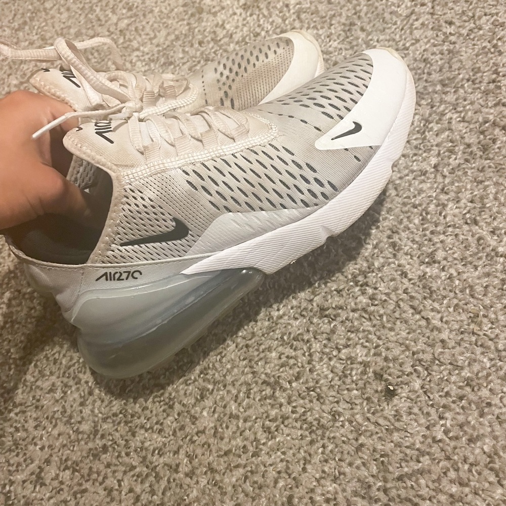 NIKE AIR MAX 270